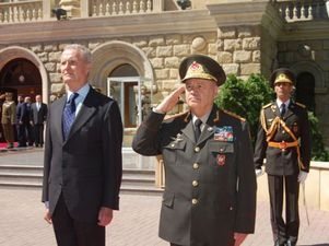 300_spain-azer-oborona-ministr.jpg