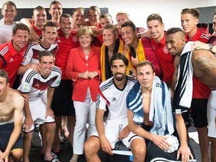 420_merkel-cbornaya-germany-selfi-1.jpg