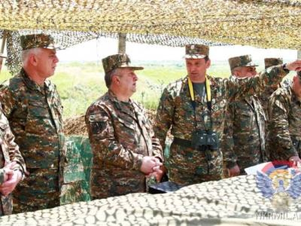 600_arm-okkupant-soldat-oficer